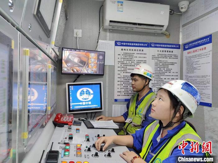 中國最大水壓、最大埋深海底隧道工程建設(shè)快速推進