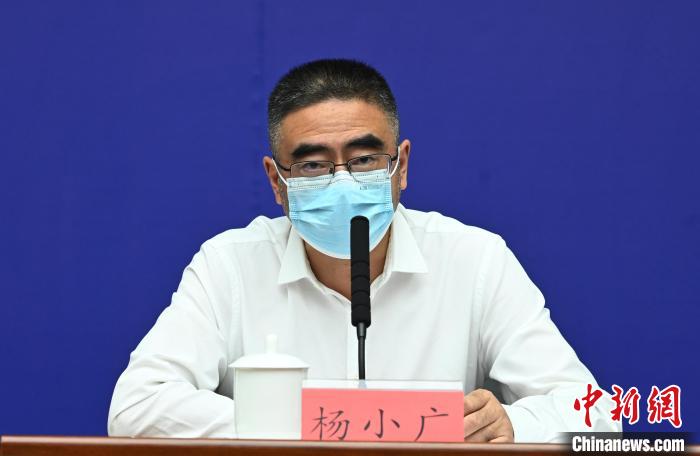 成都市政府副秘書長、市衛(wèi)健委主任楊小廣?！“苍?攝