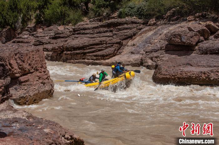 圖為瀾滄江生態(tài)漂流?！憸娼雌饔邢薰竟﹫D