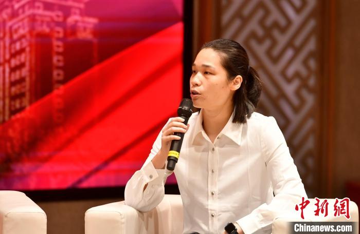 圖為林莉在福建師范大學(xué)分享會上發(fā)言?！蚊?攝