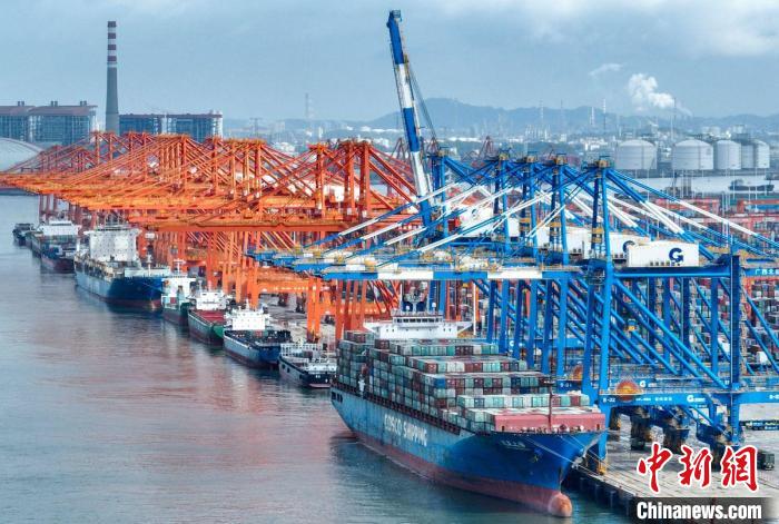 圖為北部灣港欽州自動化集裝箱碼頭?！“綆洸?攝