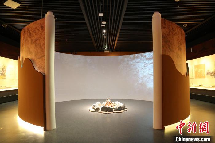 周口店遺址是迄今為止世界上同時(shí)期古人類遺址中，材料最豐富、最全面和最具代表性的一處遺址?！√胁┪镳^供圖