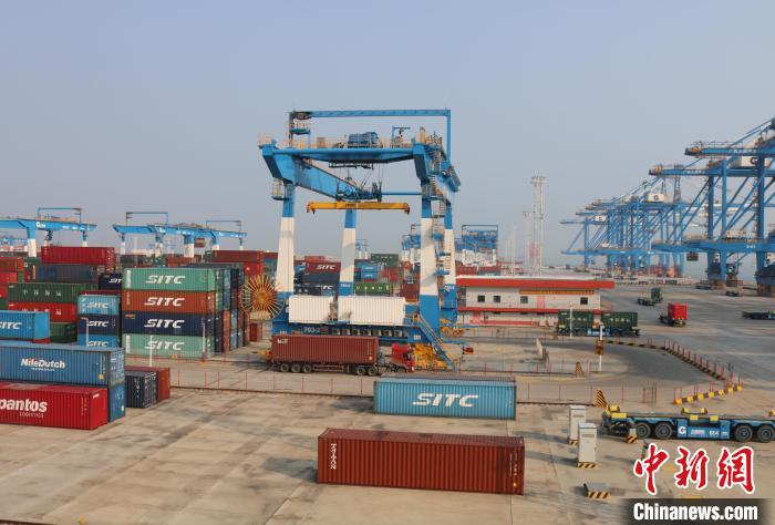 北部灣港欽州自動化集裝箱碼頭。　陳秋霞 攝