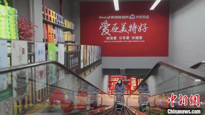 美特好從一家不足百平方米小店，一路發(fā)展成華北零售業(yè)領(lǐng)軍企業(yè)、中國百強(qiáng)商業(yè)連鎖集團(tuán)、中國零售500強(qiáng)?！∠蛏?攝