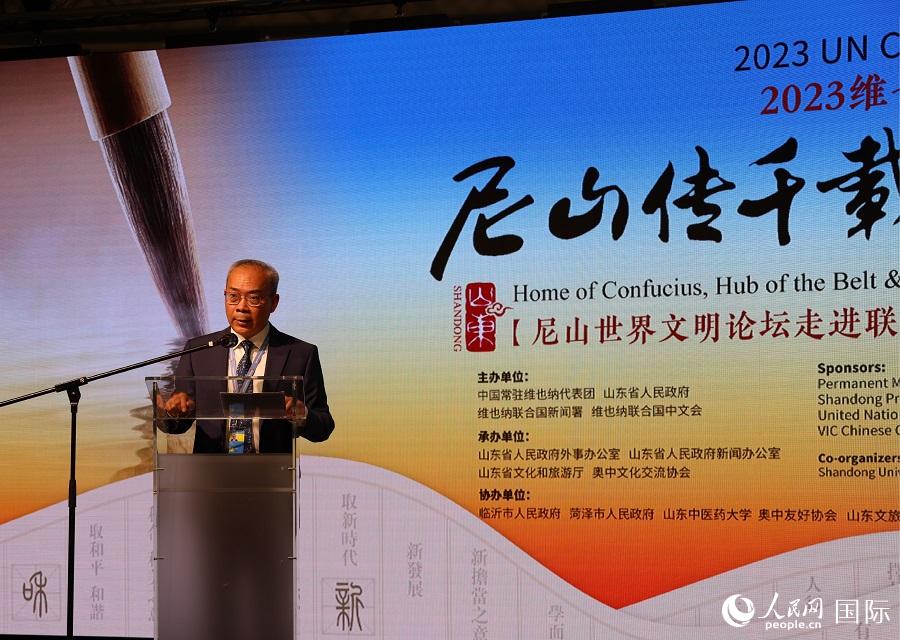 李松大使在中文日開(kāi)幕式上致辭。人民網(wǎng)記者 劉仲華攝