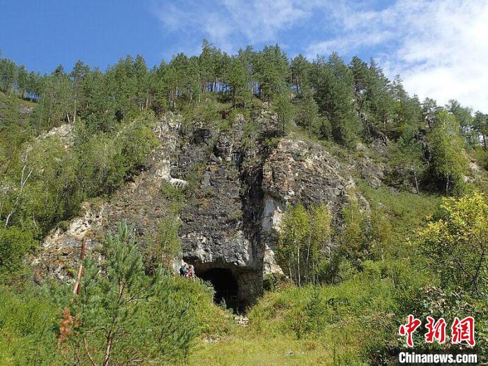 丹尼索瓦洞的入口(圖片來(lái)自Richard G. Roberts)?！∈┢樟指瘛ぷ匀?供圖