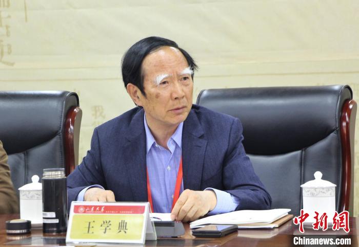 山東大學儒學高等研究院執(zhí)行院長、《文史哲》雜志主編王學典主持首場主題發(fā)言?！≮w曉 攝