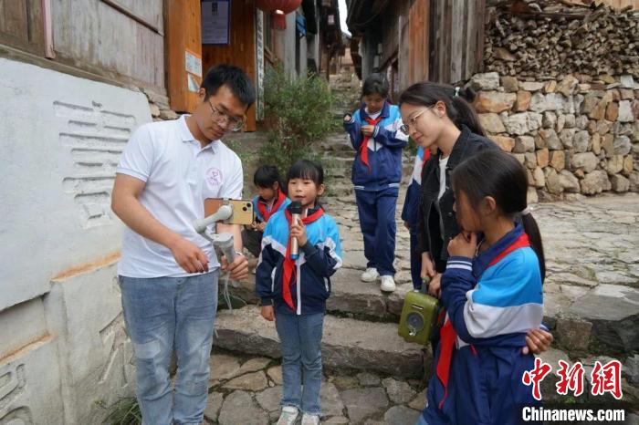 杜曉帆與該中心教師團(tuán)隊(duì)積極探索文化遺產(chǎn)方法論，深耕鄉(xiāng)村遺產(chǎn)領(lǐng)域?！?fù)旦大學(xué)國(guó)土與文化資源研究中心供圖