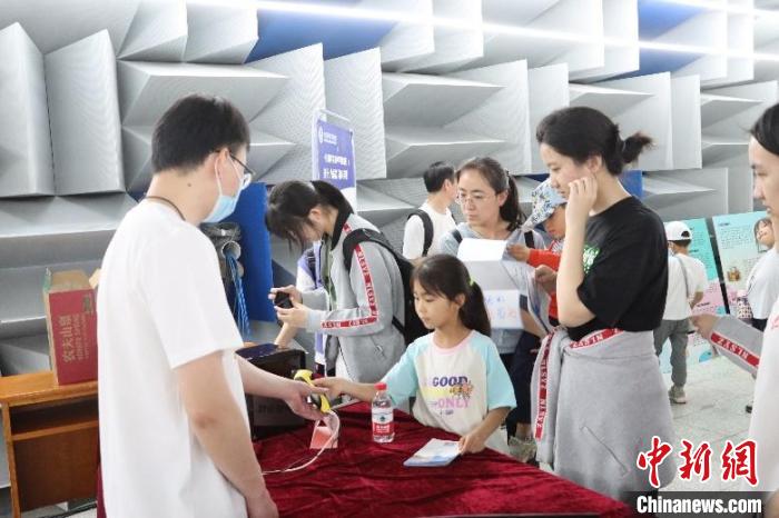 中科院聲學所公眾科學日活動現(xiàn)場?！≈锌圃郝晫W所 供圖