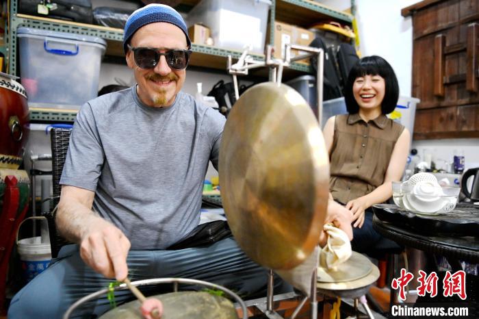 代表團(tuán)成員在漳州木偶表演館開展文化藝術(shù)交流活動?！埥鸫?攝