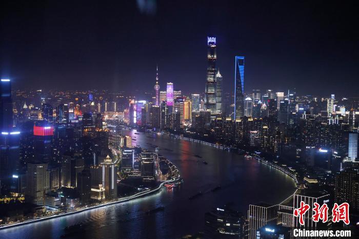 6月3日晚，鳥瞰上海黃浦江兩岸城市夜景?！∫罅⑶?攝