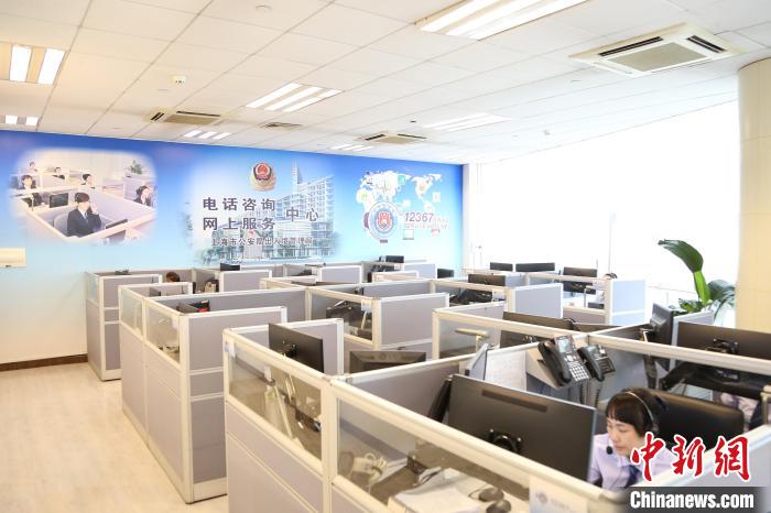 警方表示，自2023年1月9日至5月31日，上海出入境12367服務平臺還累計接處來電超15萬通?！∩虾Ｊ泄簿止﹫D