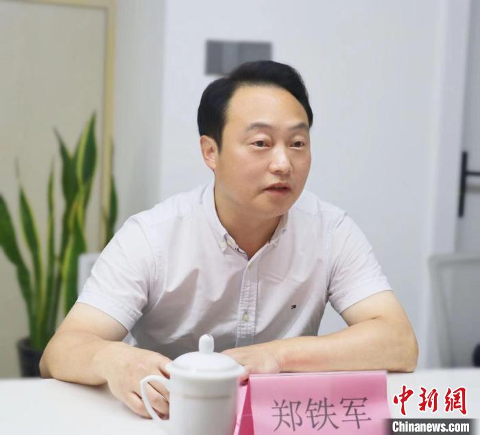 寧德市臺港澳辦主任鄭鐵軍講話?！窃式?攝