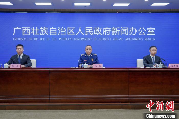 圖為發(fā)布會現(xiàn)場?！⊥跻哉?攝