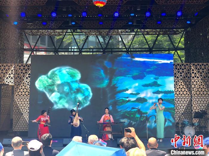 開幕式上舞臺展演之一《水龍吟》。　中國駐東京旅游辦事處供圖