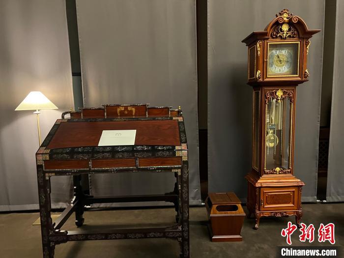 圖為春秋館展覽陳設(shè)的青瓦臺(tái)家具。　劉旭 攝