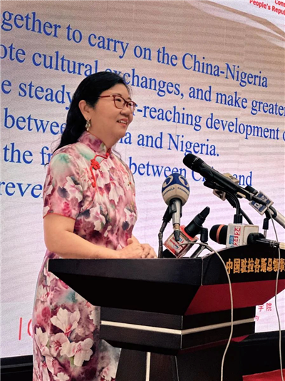 中國(guó)駐拉各斯總領(lǐng)館總領(lǐng)事嚴(yán)宇清致辭。駐拉各斯總領(lǐng)館供圖