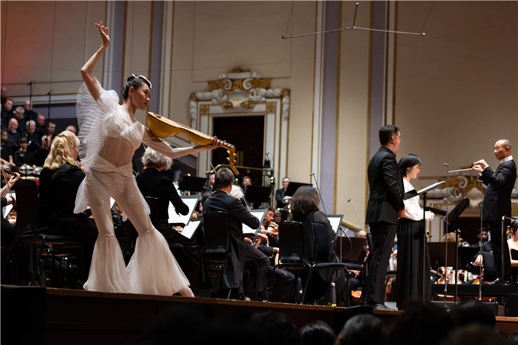 圖8月5日，2023愛丁堡國際藝術節(jié)開幕式音樂會《慈悲頌》的演出現場。藝術節(jié)組委會供圖