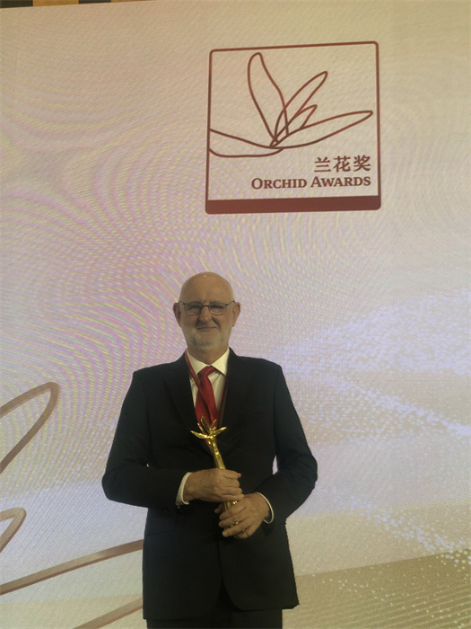 保利諾教授在頒獎(jiǎng)典禮現(xiàn)場(chǎng)。 巴西圣保羅州立大學(xué)孔子學(xué)院供圖。