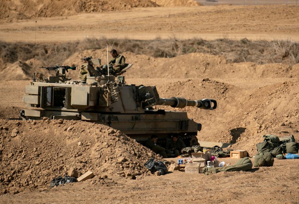 這是10月15日在加沙邊境拍攝的以軍陣地。新華社記者 陳君清 攝