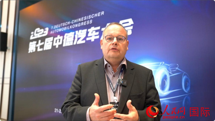 薩爾州經(jīng)濟發(fā)展局局長斯特凡·施魏策爾接受人民網(wǎng)采訪。人民網(wǎng) 劉動攝