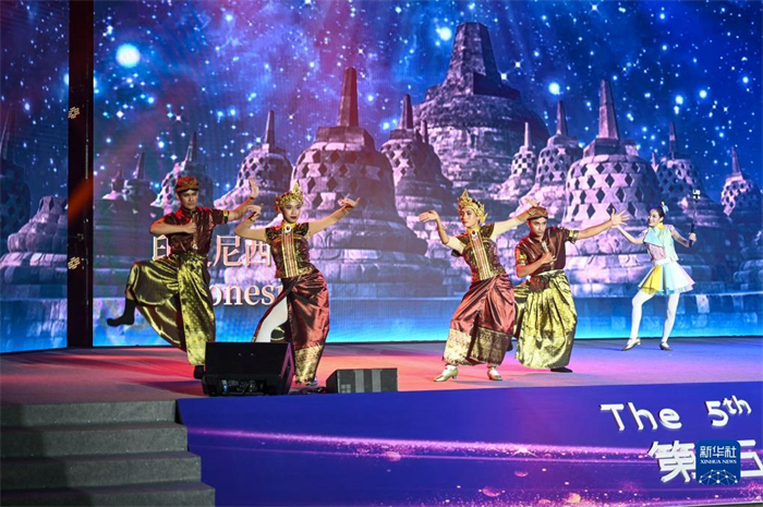 10月21日，在馬來西亞行政首都普特拉賈亞，演員在第五屆中國—東盟視聽周開幕活動上表演。新華社記者 程一恒 攝