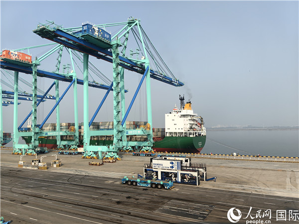天津港北疆港區(qū)C段智能化集裝箱碼頭。人民網(wǎng)記者 符園園攝
