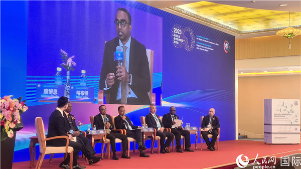 與會嘉賓展開座談。人民網(wǎng)記者 萬宇攝