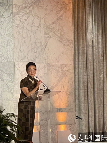 方李邦琴在頒獎臺上。人民網(wǎng)記者 鄧圩攝