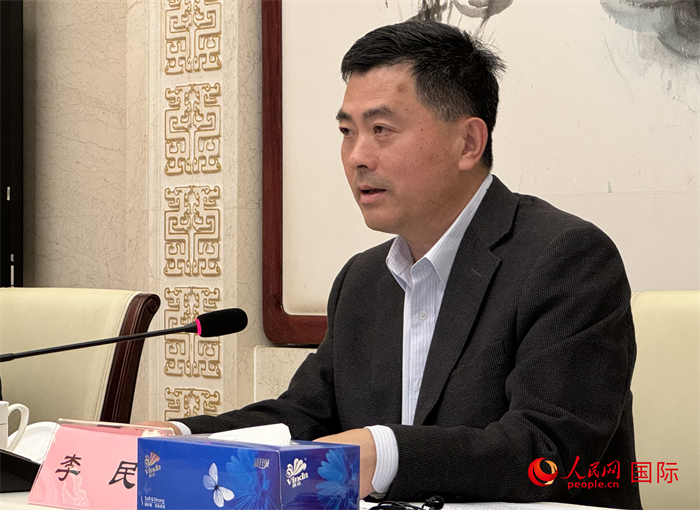 10月31日，歐美同學(xué)會(huì)秘書長李民在第五屆中法文化論壇媒體吹風(fēng)會(huì)上講話。（人民網(wǎng) 謝瑩攝）