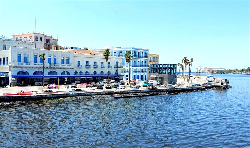 連接哈瓦那新老城區(qū)的海濱大道。于世文攝