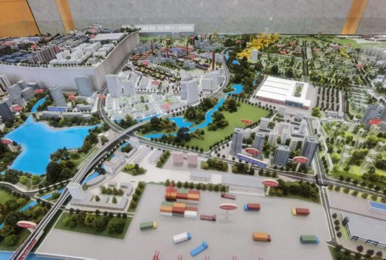 　　清水塘新能源裝備產(chǎn)業(yè)新城沙盤模型。本報(bào)記者 常雯宜攝