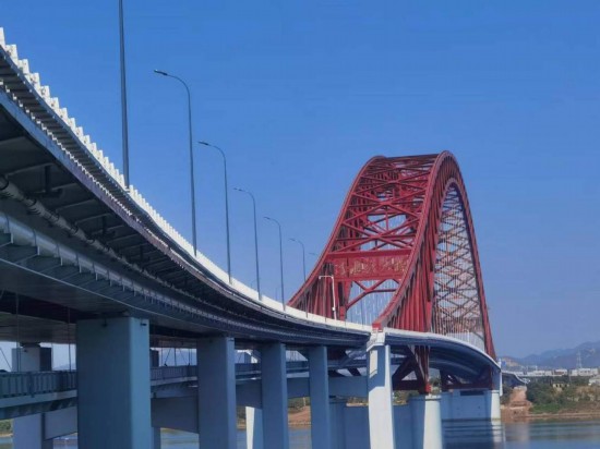 　　清水塘大橋側(cè)面。本報(bào)記者 常雯宜攝