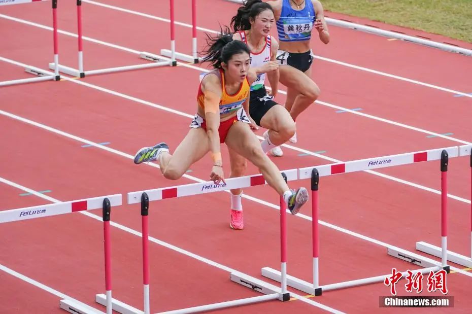 圖為吳艷妮在10日的比賽中。陳冠言 攝