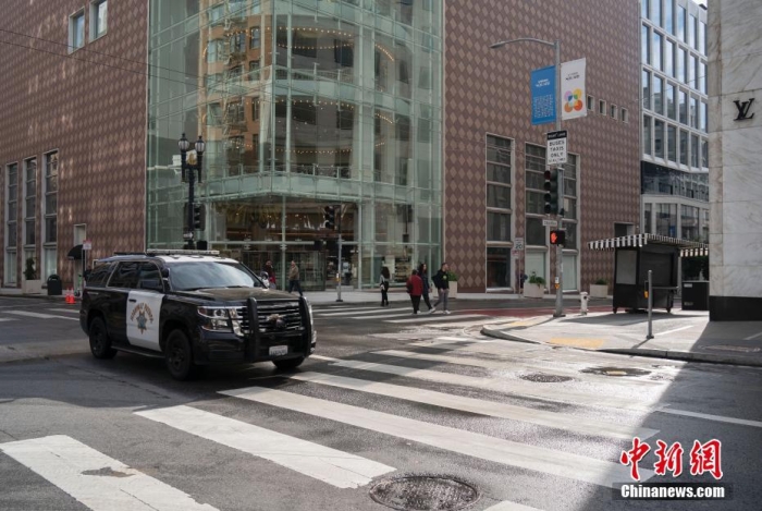 當(dāng)?shù)貢r(shí)間11月13日，美國(guó)加州舊金山聯(lián)合廣場(chǎng)周邊剛剛被沖洗過的街道較往常更為整潔。<a target='_blank' href='/'><p  align=