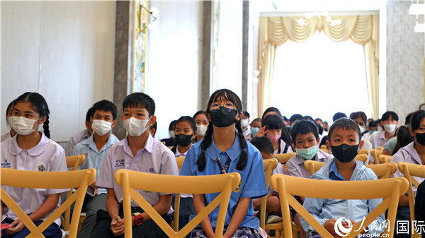 圖為獎助學(xué)金頒發(fā)現(xiàn)場。人民網(wǎng)記者 白元琪攝