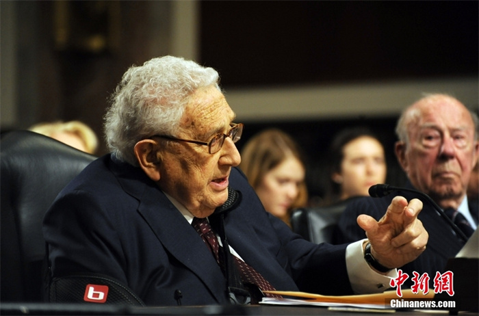 基辛格當(dāng)?shù)貢r(shí)間2015年1月29日在華盛頓出席國(guó)會(huì)聽(tīng)證會(huì)時(shí)闡述了他對(duì)中國(guó)崛起的看法。<a target='_blank' href='/' _fcksavedurl='/'><p  align=