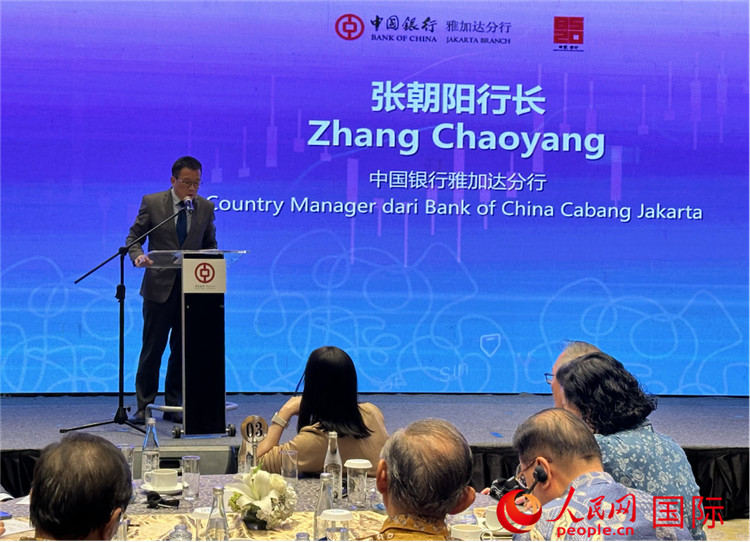 中國銀行雅加達分行行長張朝陽發(fā)表致辭。人民網記者 曹師韻攝