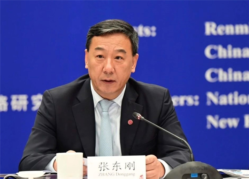 中國(guó)人民大學(xué)黨委書記、國(guó)家發(fā)展與戰(zhàn)略研究院理事長(zhǎng)張東剛作論壇開(kāi)幕致辭。主辦方供圖