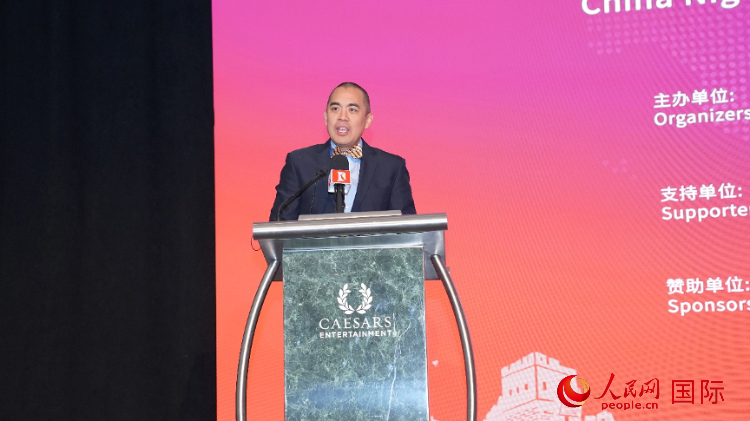 內(nèi)華達州副州長辦公室幕僚長魯?shù)稀づ撩鲌D安在論壇致辭。人民網(wǎng)記者 鄧圩攝