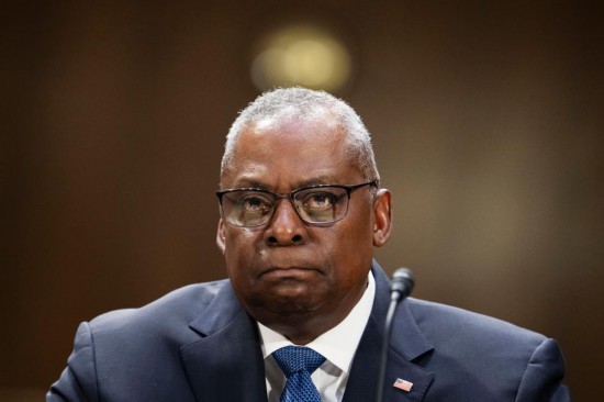 這是2023年10月31日，在美國首都華盛頓國防部長奧斯汀出席國會(huì)聽證會(huì)。新華社記者劉杰攝