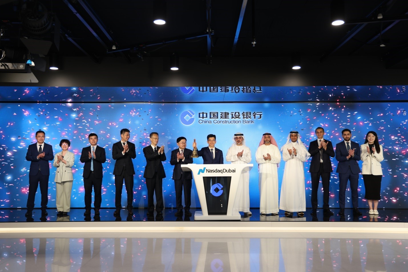 綠色債券上市儀式現(xiàn)場。人民網(wǎng)實(shí)習(xí)生 滕婧含攝