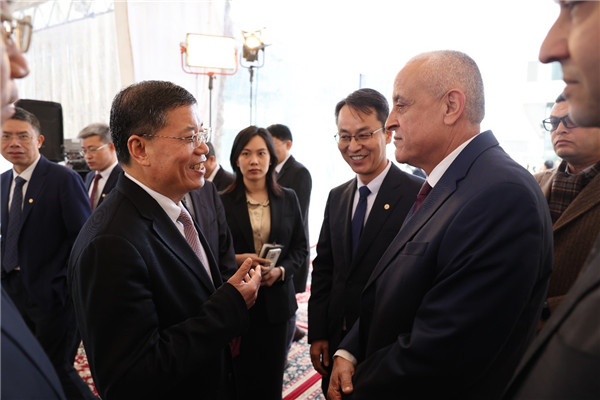 李永明同埃及住房部副部長會談交流。主辦方供圖