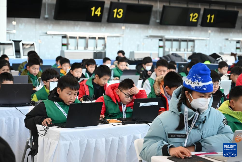 1月26日，選手們在比賽中。新華社記者 宋心平 攝