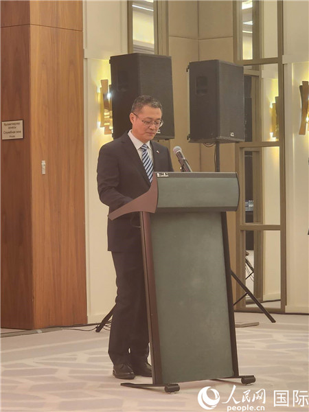 中國駐哈大使館公使銜參贊蘇予致辭。人民網(wǎng)記者 李強(qiáng)攝