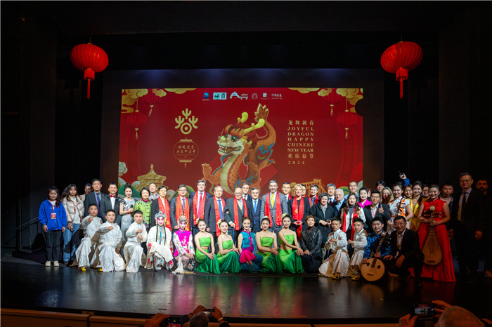 與會(huì)嘉賓合影。中國駐希臘大使館供圖