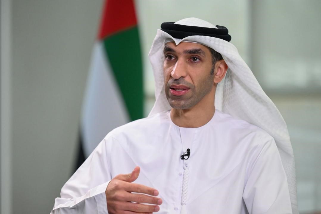 阿聯(lián)酋外貿(mào)國務(wù)部長薩尼·宰尤迪接受采訪。阿聯(lián)酋通訊社供圖