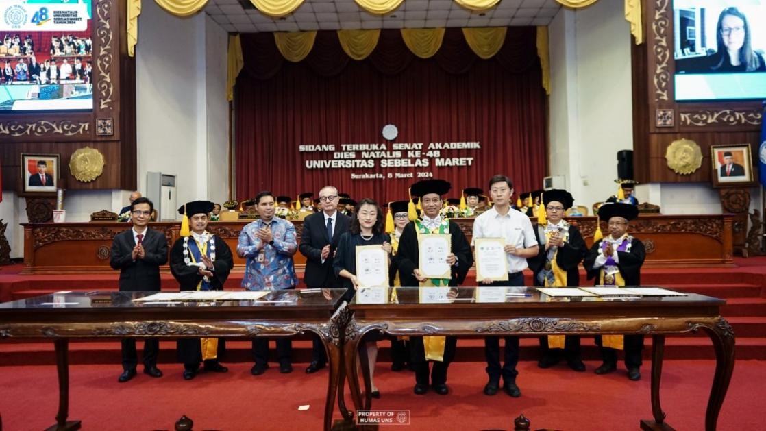 西華大學(xué)、三一一大學(xué)、印尼鋰源新材料有限公司、四川鋰源新能源有限公司四方共同簽署國(guó)際合作協(xié)議。印尼三一一大學(xué)孔子學(xué)院供圖