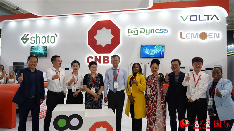 出席嘉賓合影。人民網(wǎng) 劉暢攝