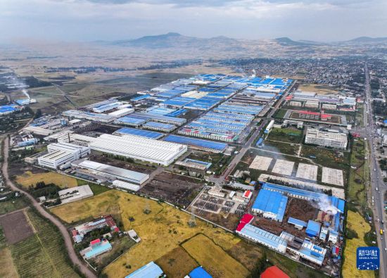 這是2023年11月3日在埃塞俄比亞杜凱姆市拍攝的東方工業(yè)園（無人機照片）。 新華社發(fā)（東方工業(yè)園供圖）